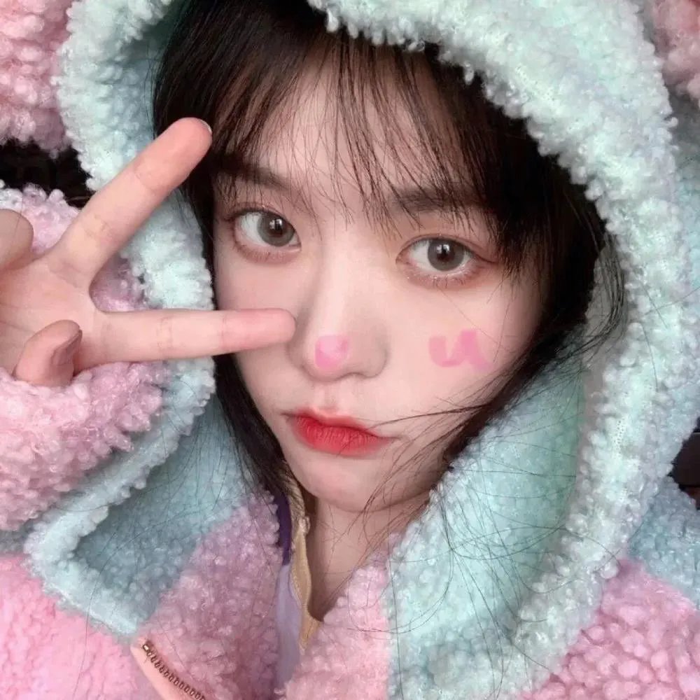 在角落，主教身边